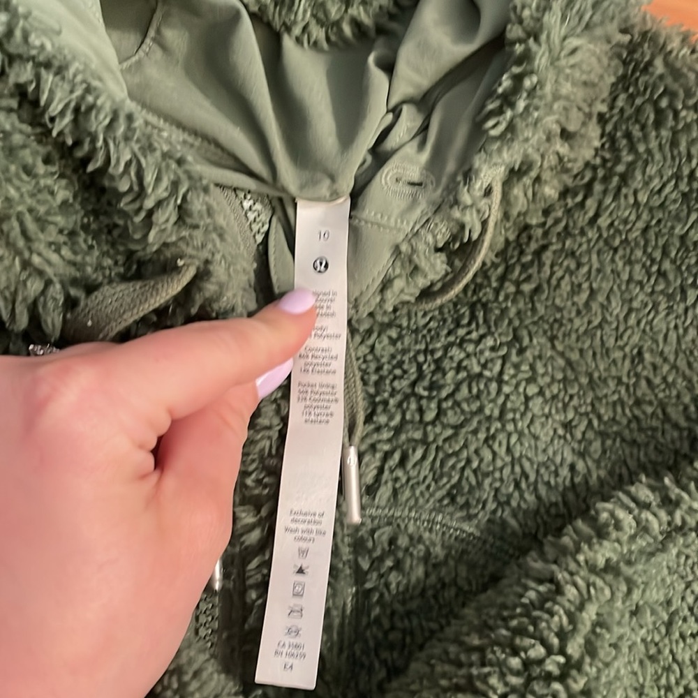 Lulu lemon jacket - Picture 2 of 2